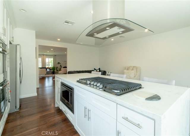 Property at 5354 Veloz Ave, Tarzana, CA 91356, 3 beds, 3 baths
