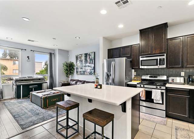 Property at 14713 Sherman Way Unit 1/2, Van Nuys, CA 91405, 3 beds, 3 baths