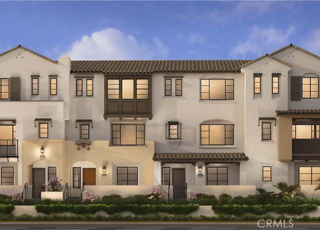 Property at 142 Bridle Dr, Burbank, CA 91506, 3 beds, 3.5 baths