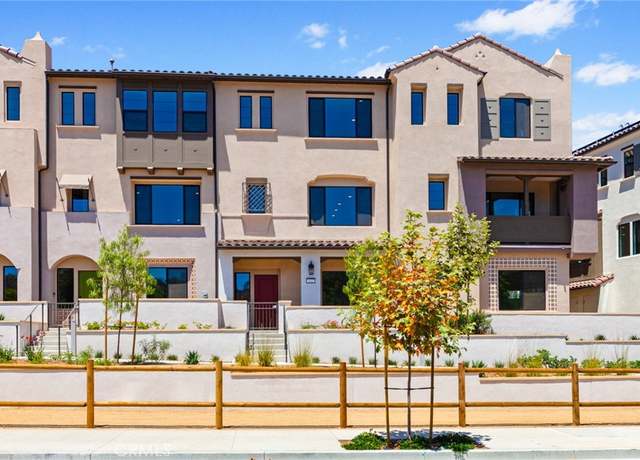 Property at 142 Bridle Dr, Burbank, CA 91506, 3 beds, 3.5 baths