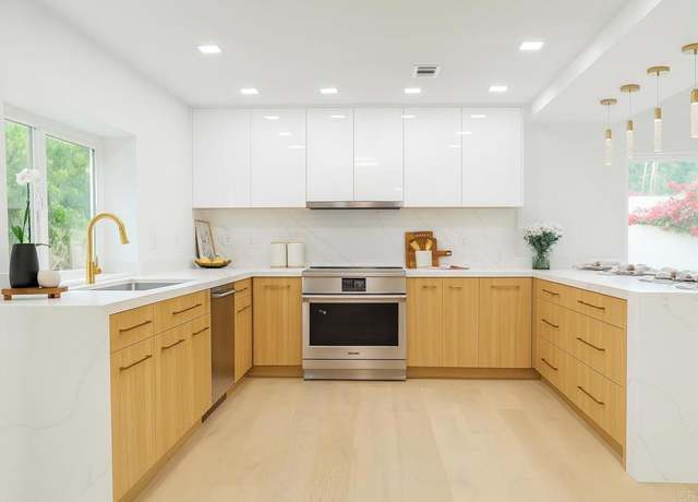 Property at 407 Via Ultimo, Encinitas, CA 92024, 5 beds, 3 baths
