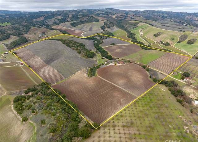 Property at 2135 Live Oak Rd, Paso Robles, CA 93446, 5 beds, 5.5 baths