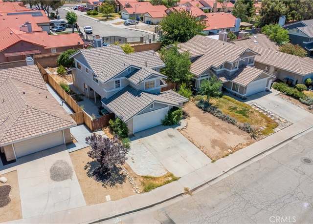 Property at 44738 Foxboro Ct, Lancaster, CA 93535, 3 beds, 3 baths