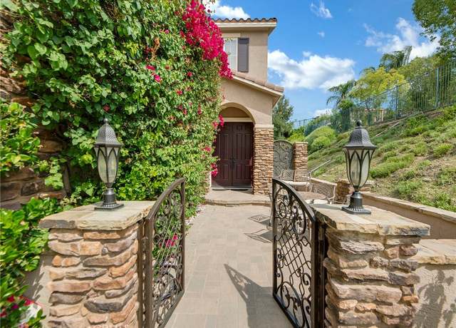 Property at 28346 Linda Vista St, Canyon Country, CA 91387, 6 beds, 3 baths