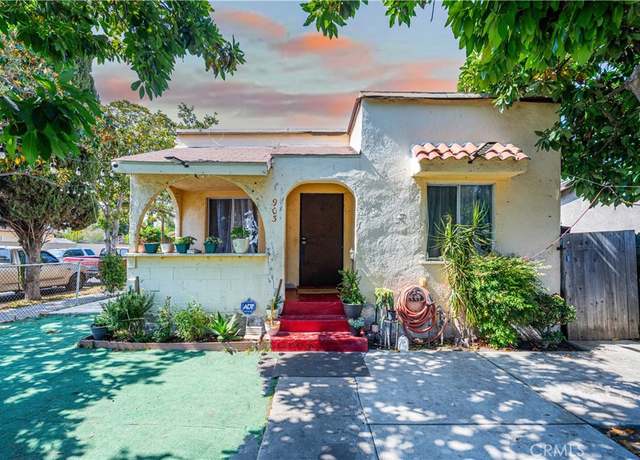 Property at 903 E 109th Pl, Los Angeles, CA 90059, 4 beds, 2 baths