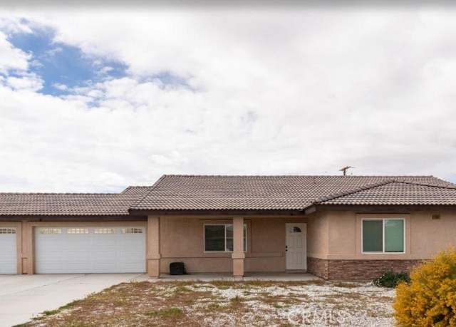 Property at 11900 Morning Star Rd, Apple Valley, CA 92308, 4 beds, 2 baths
