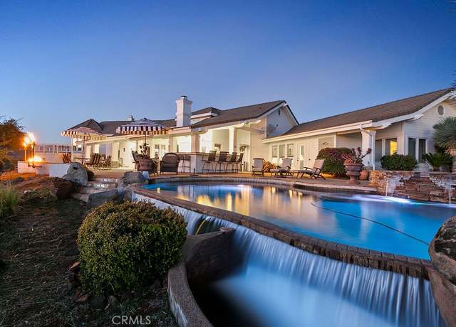 Property at 40075 Avenida La Cresta, Murrieta, CA 92562, 5 beds, 5 baths