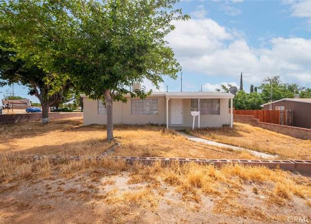 Property at 39026 11th St W, Palmdale, CA 93551, 3 beds, 1 bath