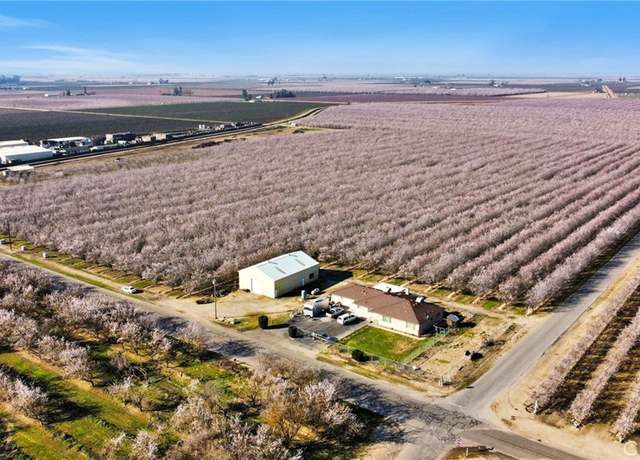 Property at 2465 N Lassen Ave, Kerman, CA 93630, 3 beds, 2 baths