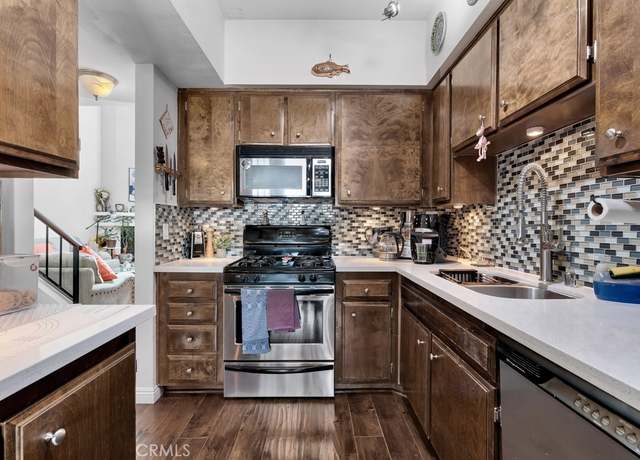 Property at 6323 Reseda Blvd #13, Tarzana, CA 91335, 2 beds, 3 baths