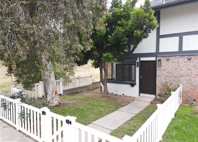 Property at 1069 Donahue St, San Diego, CA 92110, 2 beds, 2.5 baths