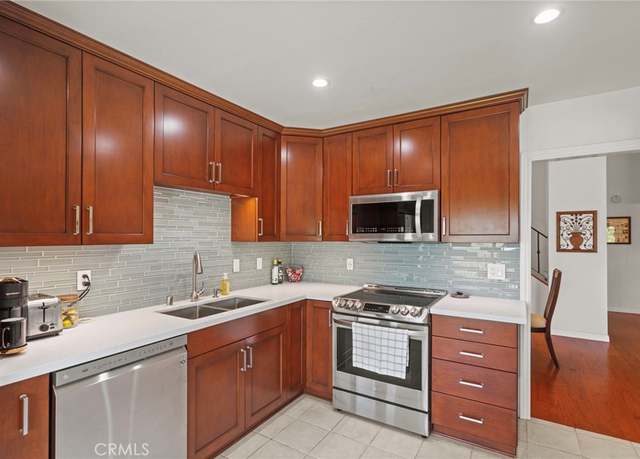 Property at 2246 Vista Del Sol, Fullerton, CA 92831, 2 beds, 2.5 baths