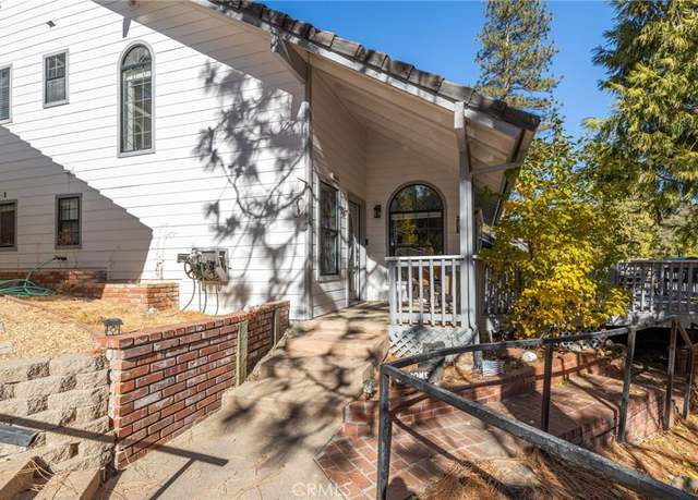 Property at 40648 Saddleback Rd, Bass Lake, CA 93604, 2 beds, 2.5 baths