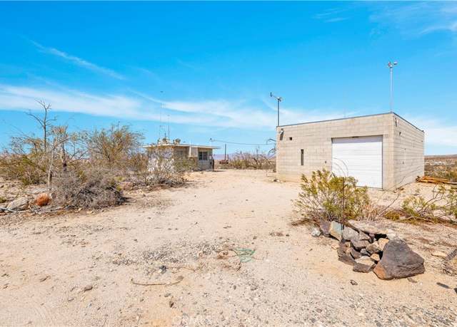 Property at 7525 Isleta Rd, 29 Palms, CA 92277, 1 bath