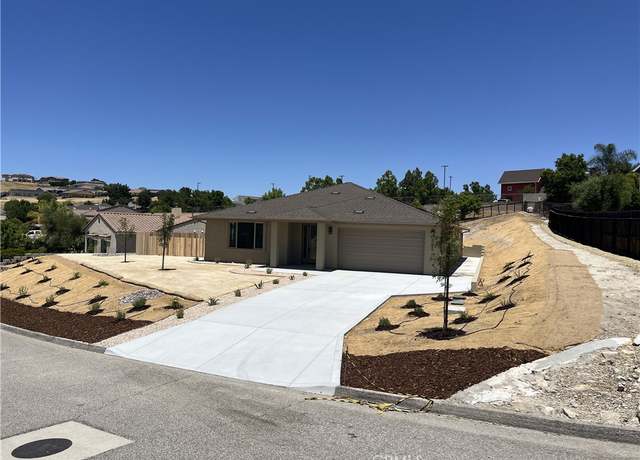Property at 2235 Holly Dr, Paso Robles, CA 93446, 3 beds, 2 baths