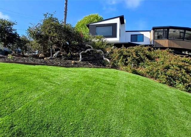 Property at 300 Holmwood Dr, Newport Beach, CA 92663, 3 beds, 2 baths