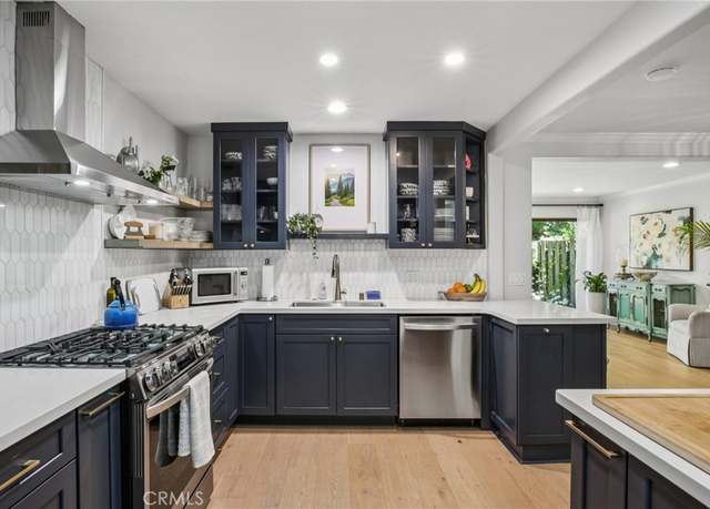 Property at 20 Seaview Dr N, Rolling Hills Estates, CA 90274, 2 beds, 2.5 baths