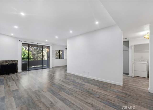 Property at 13331 Moorpark St #206, Sherman Oaks, CA 91423, 2 beds, 2 baths
