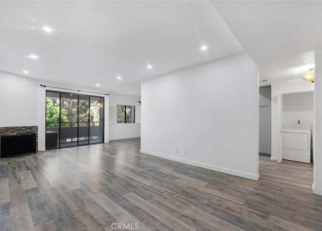 Property at 13331 Moorpark St #206, Sherman Oaks, CA 91423, 2 beds, 2 baths