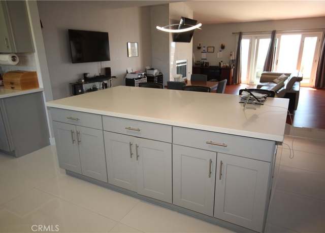 Property at 220 S Guadalupe Ave #5, Redondo Beach, CA 90277, 3 beds, 2.5 baths