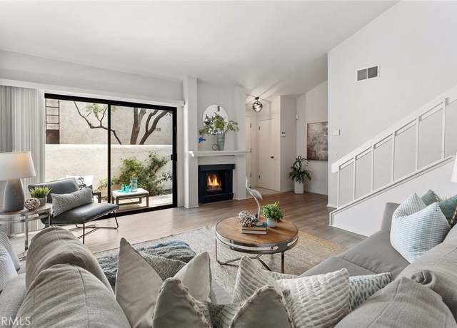 Property at 22259-1/4 Erwin St, Woodland Hills, CA 91367, 2 beds, 2 baths