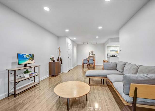 Property at 460 Oak St #316, Glendale, CA 91204, 2 beds, 2 baths
