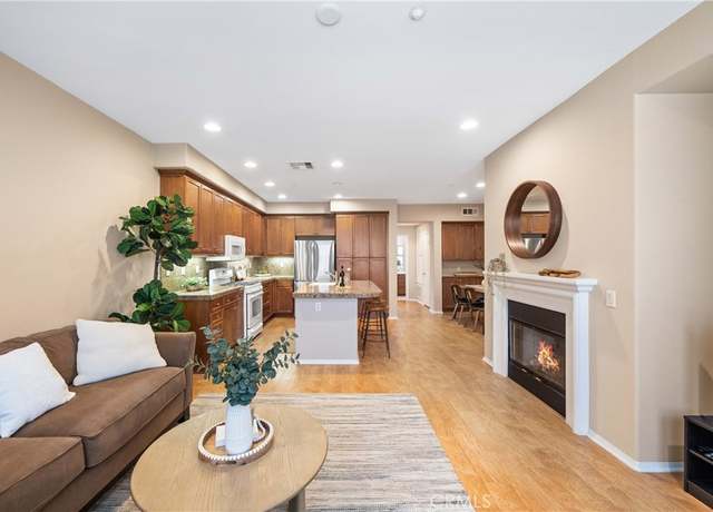 Property at 118 Vintage #18, Irvine, CA 92620, 2 beds, 3 baths