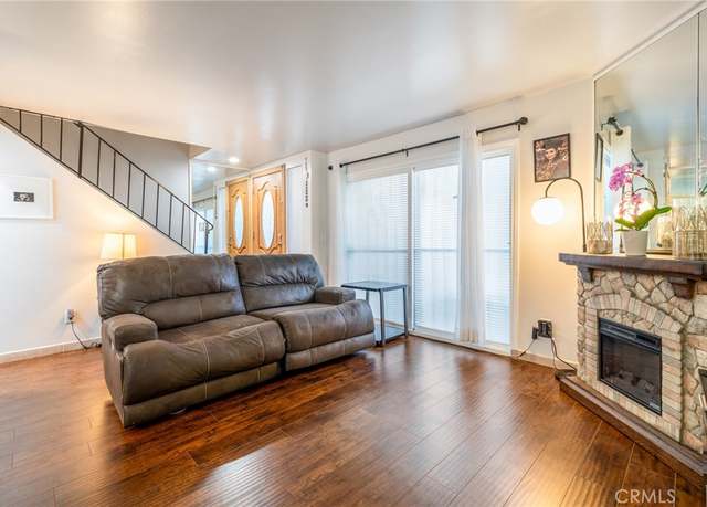 Property at 8633 Balboa Blvd #29, Northridge, CA 91325, 2 beds, 3 baths