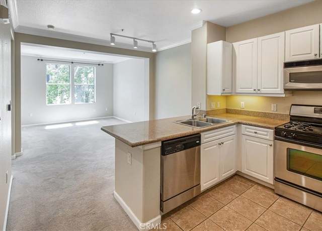 Property at 3207 Watermarke Pl, Irvine, CA 92612, 1 bed, 1 bath