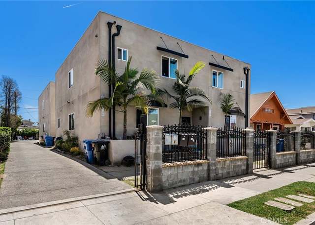Property at 816 W 47th St, Los Angeles, CA 90037, 16 beds, 12 baths