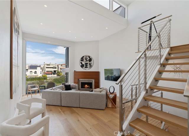 Property at 30 Reef St #3, Marina Del Rey, CA 90292, 3 beds, 3.5 baths