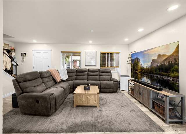 Property at 19901 Burnley Ln, Huntington Beach, CA 92646, 3 beds, 1.5 baths