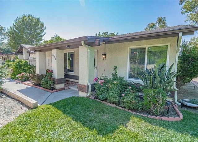Property at 26328 Oak Highland Dr Unit C, Newhall, CA 91321, 2 beds, 2 baths