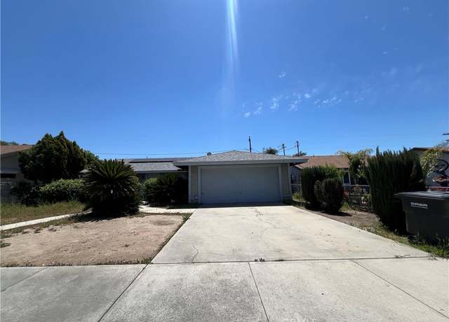 Property at 1121 E Whittier Ave, Hemet, CA 92543, 2 beds, 2 baths