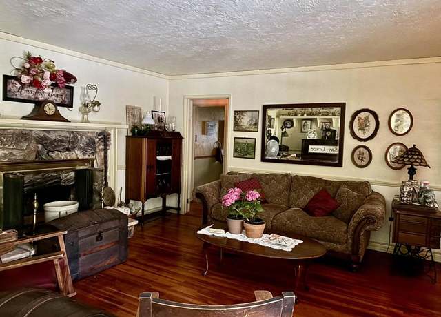 Property at 129 Brass Ln, Vista, CA 92083, 3 beds, 2 baths