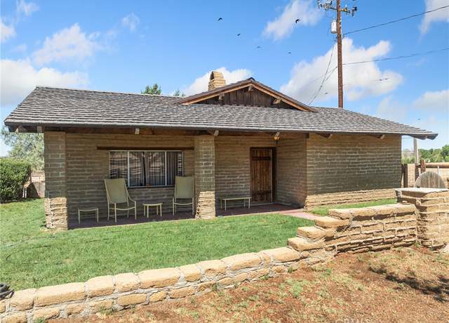 Property at 14924 Chamber Ln, Apple Valley, CA 92307, 3 beds, 2 baths