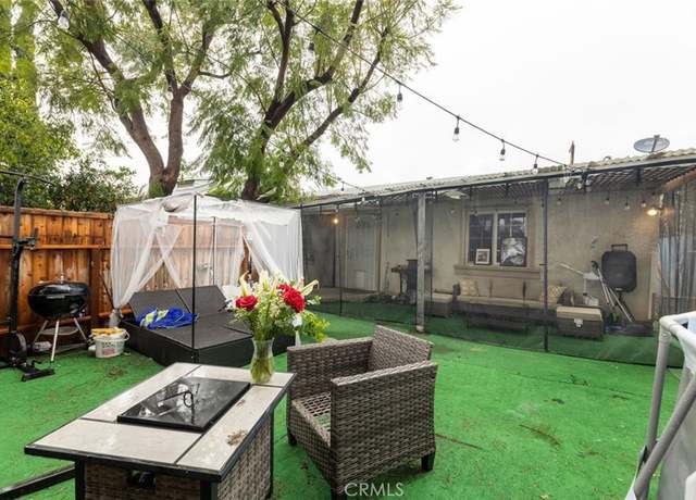 Property at 22113 Cantlay St, Canoga Park, CA 91303, 7 beds, 5 baths