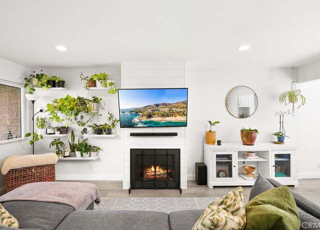 Property at 30 Starfish Ct #14, Newport Beach, CA 92663, 2 beds, 2.5 baths