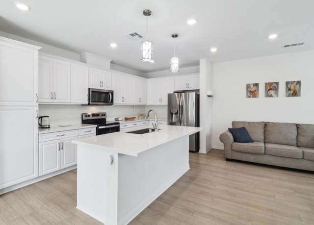 Property at 1338 Mesquite Dr, Vista, CA 92083, 3 beds, 2.5 baths