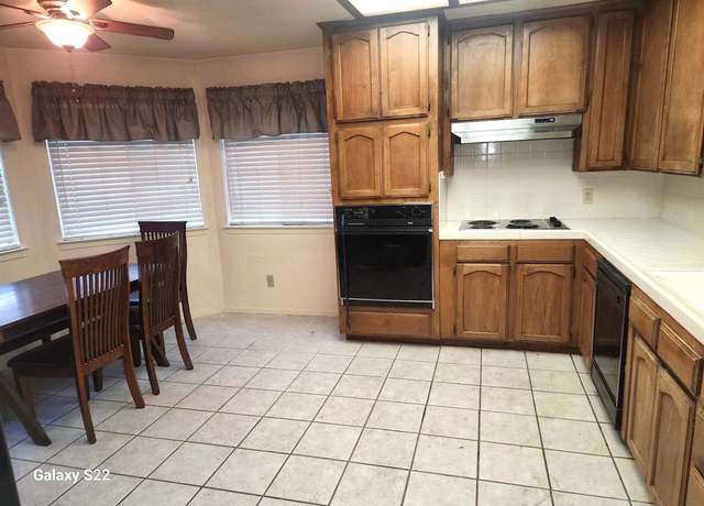 Property at 6049 N Constance Ave, Fresno, CA 93722, 3 beds, 2 baths