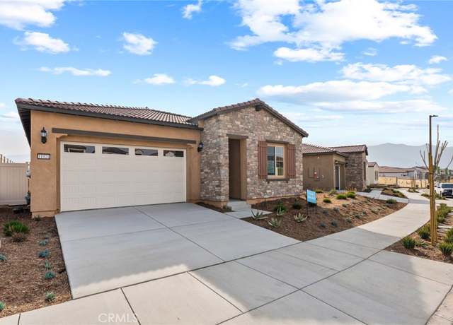 Property at 11921 Shadeland Dr, Corona, CA 92883, 2 beds, 2 baths
