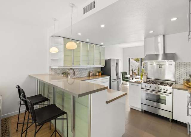 Property at 2433 Summerhill Dr, Encinitas, CA 92024, 3 beds, 2.5 baths
