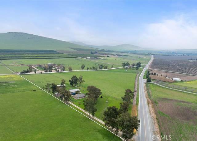 Property at 10580 Old Stage Rd, Porterville, CA 93257, 6 beds, 4 baths