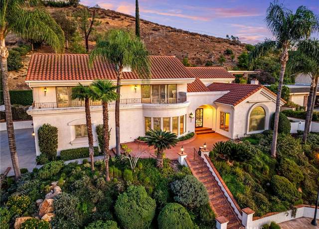 Property at 2572 Sunset Dr, Riverside, CA 92506, 4 beds, 4.5 baths