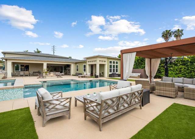 Property at 956 Urania Ave, Encinitas, CA 92024, 5 beds, 5.5 baths