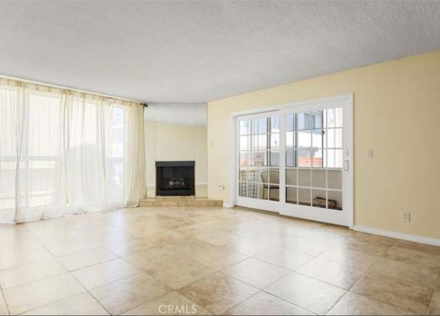 Property at 1127 10th St #104, Santa Monica, CA 90403, 3 beds, 2 baths