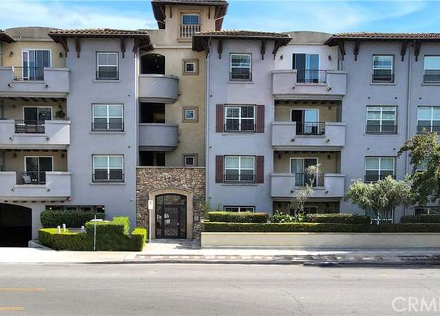 Property at 13200 Moorpark St #201, Sherman Oaks, CA 91423, 3 beds, 2.5 baths