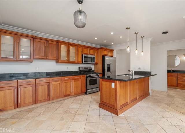 Property at 911 N Kings Rd #319, West Hollywood, CA 90069, 1 bed, 1 bath