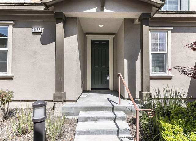 Property at 27488 Ginger Ct, Saugus, CA 91350, 4 beds, 3 baths