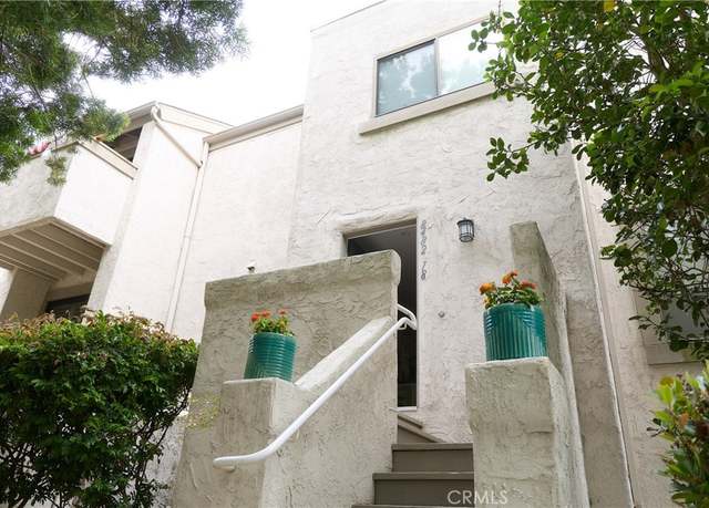 Property at 8482 Via Sonoma #18, La Jolla, CA 92037, 2 beds, 2.5 baths